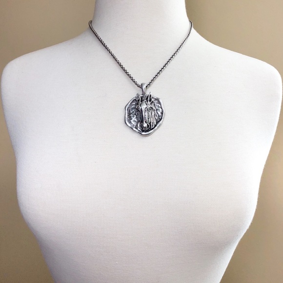 Horse Disk Silver Tone Western Pendant Necklace Earrings Set - Picture 3 of 3